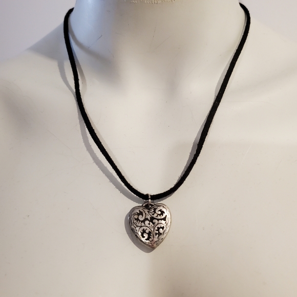 Vintage Gothic Heart Medallion Necklace - Picture 1 of 3